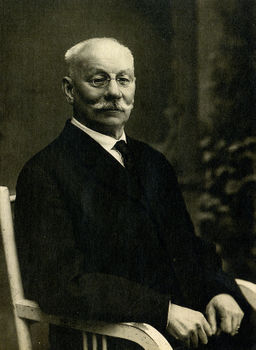 Шокальский Юлий Михайлович (1856–1940), океанограф, картограф, географ. Председатель Географического общества (1917–1931), Почетный председатель (1931–1940). 