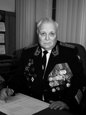 Комарицын Анатолий Александрович (1946–2017), адмирал. И. о. Президента РГО (2002–2005), Президент РГО (2005–2009).